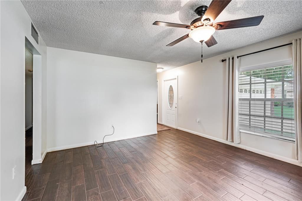 For Sale: $360,000 (3 beds, 2 baths, 1604 Square Feet)