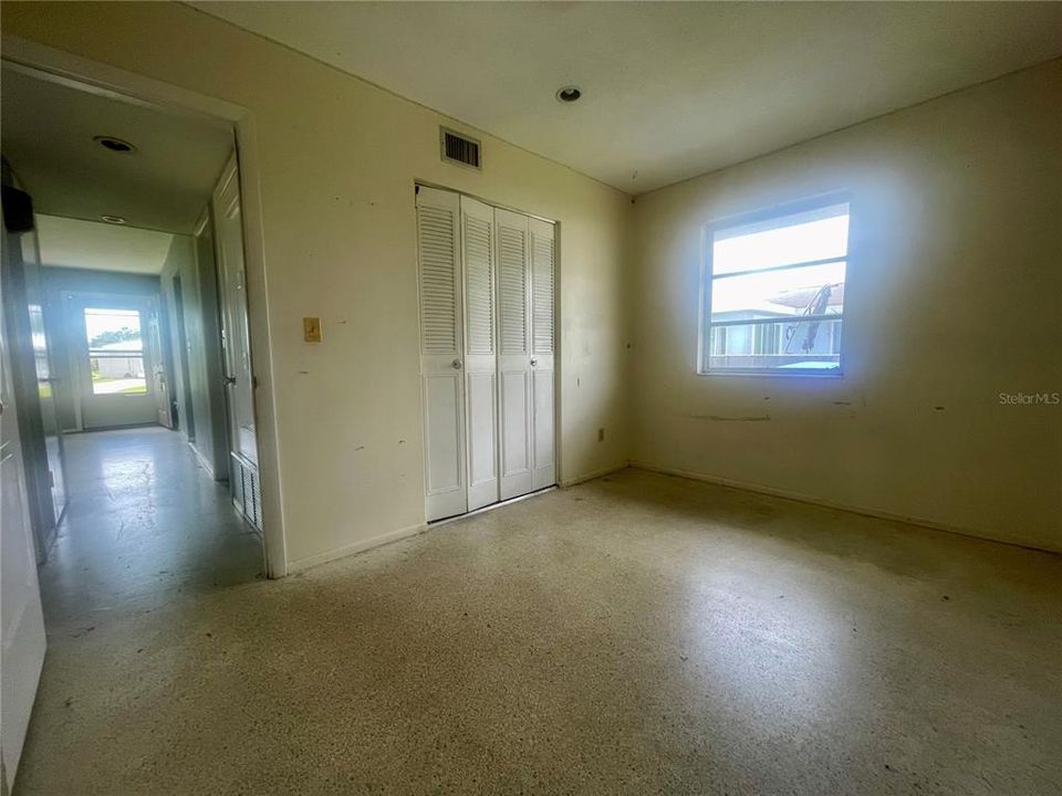 Active With Contract: $149,005 (2 beds, 1 baths, 884 Square Feet)