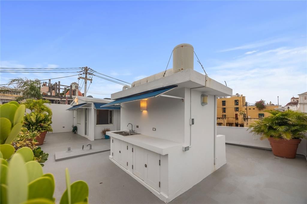 En Venta: $750,000 (2 camas, 2 baños, 1998 Pies cuadrados)