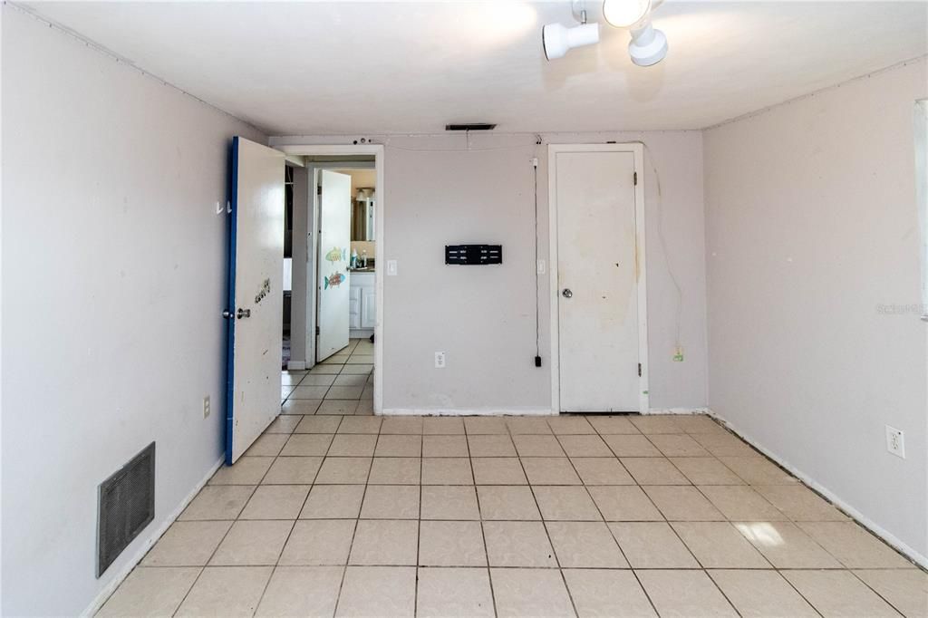 For Sale: $199,000 (2 beds, 2 baths, 1306 Square Feet)