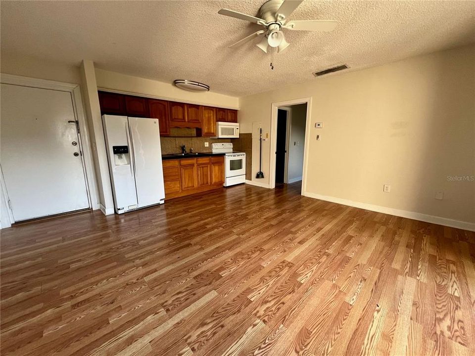 For Rent: $1,400 (1 beds, 1 baths, 601 Square Feet)