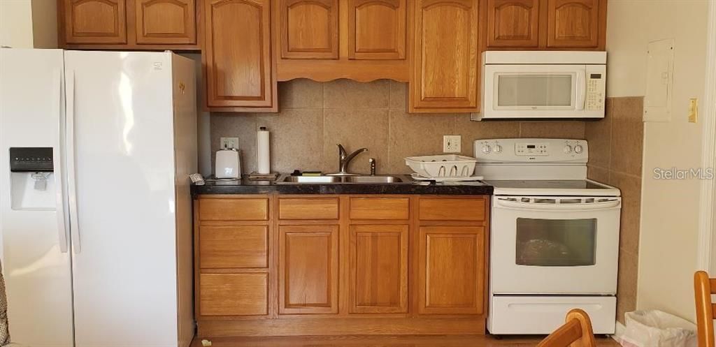 For Rent: $1,400 (1 beds, 1 baths, 601 Square Feet)