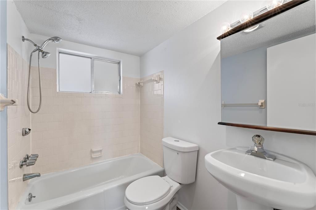 For Sale: $117,000 (1 beds, 1 baths, 576 Square Feet)