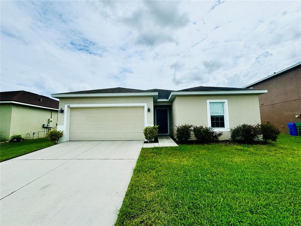 For Sale: $274,900 (3 beds, 2 baths, 1450 Square Feet)