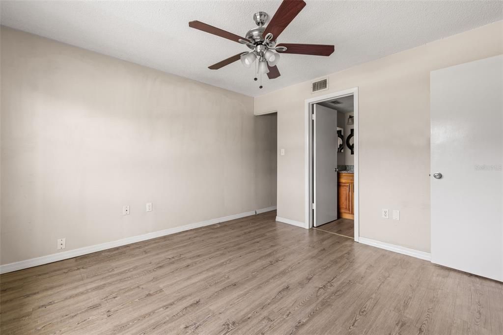 For Rent: $1,595 (2 beds, 2 baths, 879 Square Feet)