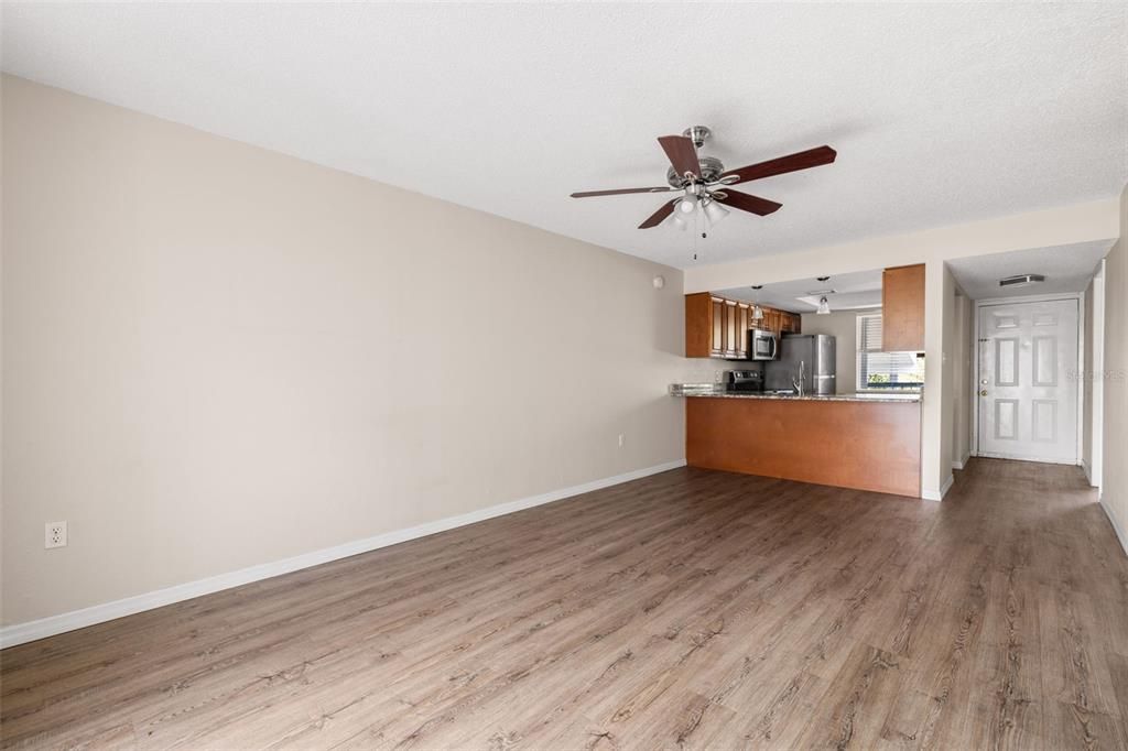 For Rent: $1,595 (2 beds, 2 baths, 879 Square Feet)