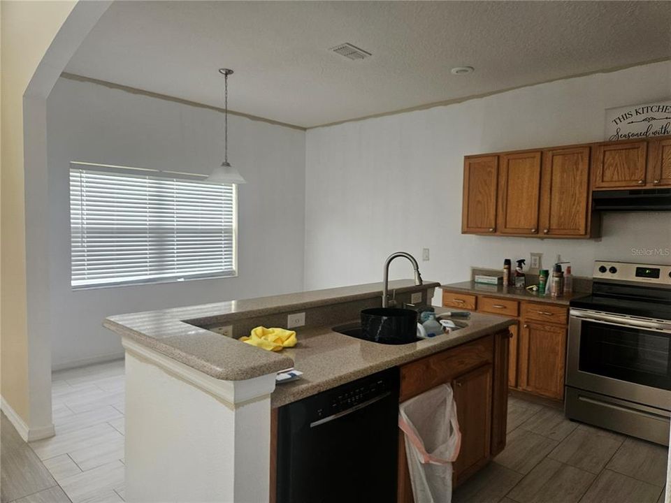 For Rent: $2,600 (3 beds, 2 baths, 2528 Square Feet)