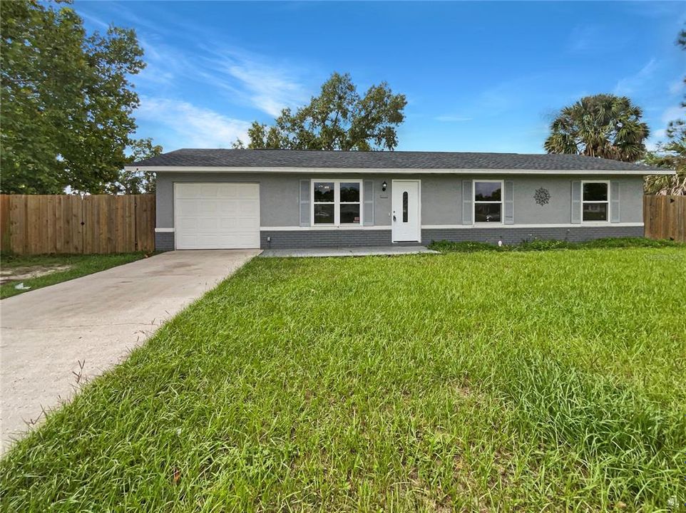 For Sale: $210,000 (3 beds, 2 baths, 1012 Square Feet)