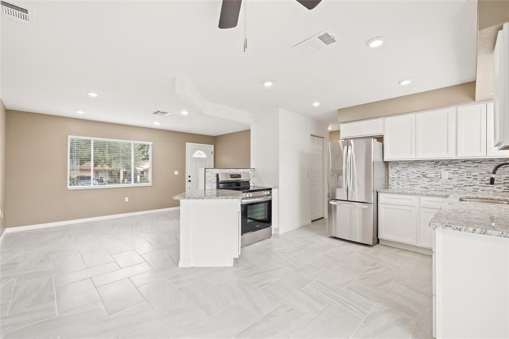 Active With Contract: $229,900 (2 beds, 1 baths, 848 Square Feet)