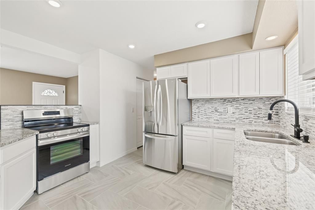 Active With Contract: $229,900 (2 beds, 1 baths, 848 Square Feet)