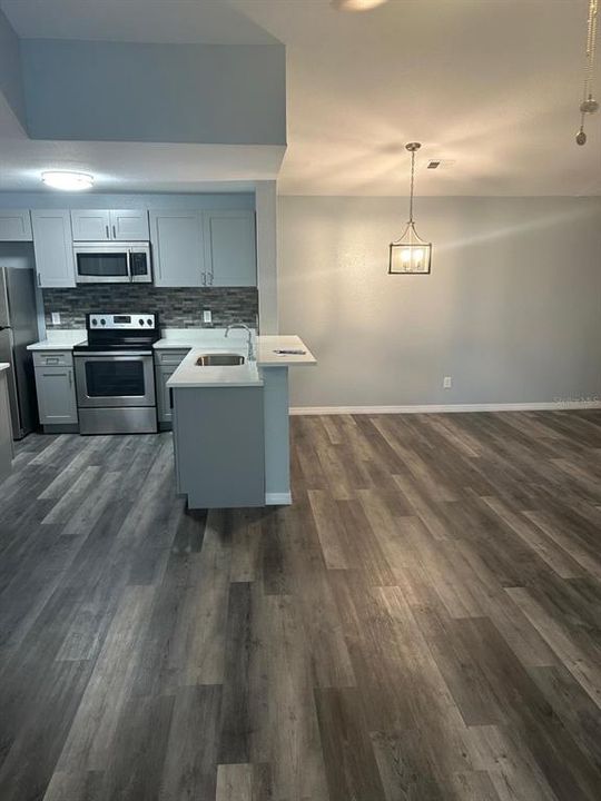 For Rent: $2,300 (3 beds, 2 baths, 1193 Square Feet)