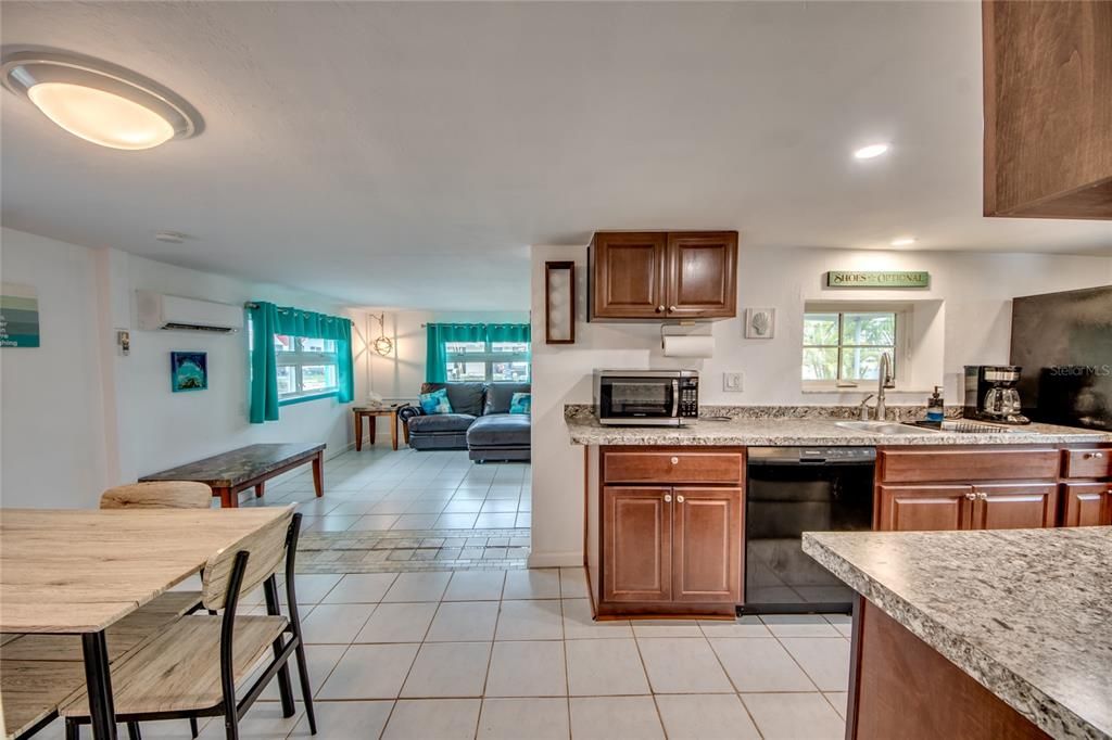 For Sale: $325,000 (2 beds, 2 baths, 824 Square Feet)