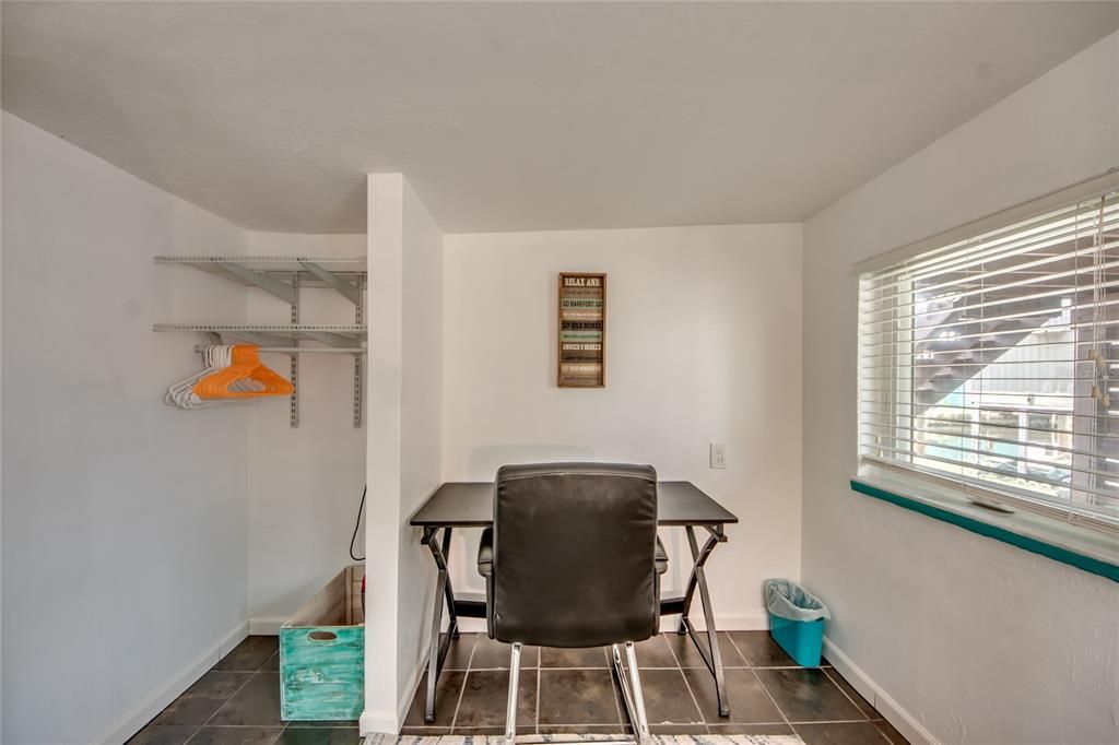 For Sale: $325,000 (2 beds, 2 baths, 824 Square Feet)