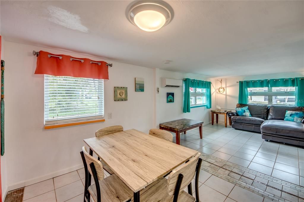 For Sale: $325,000 (2 beds, 2 baths, 824 Square Feet)