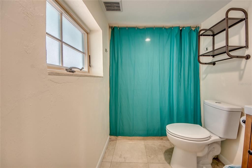 For Sale: $325,000 (2 beds, 2 baths, 824 Square Feet)