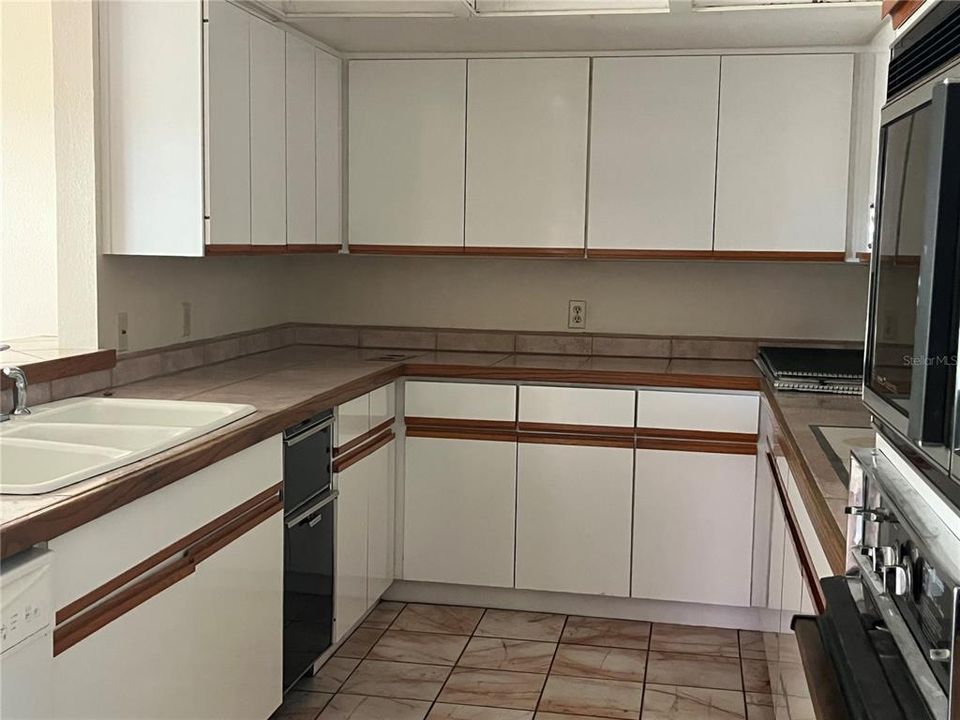 En Venta: $350,000 (3 camas, 3 baños, 2271 Pies cuadrados)