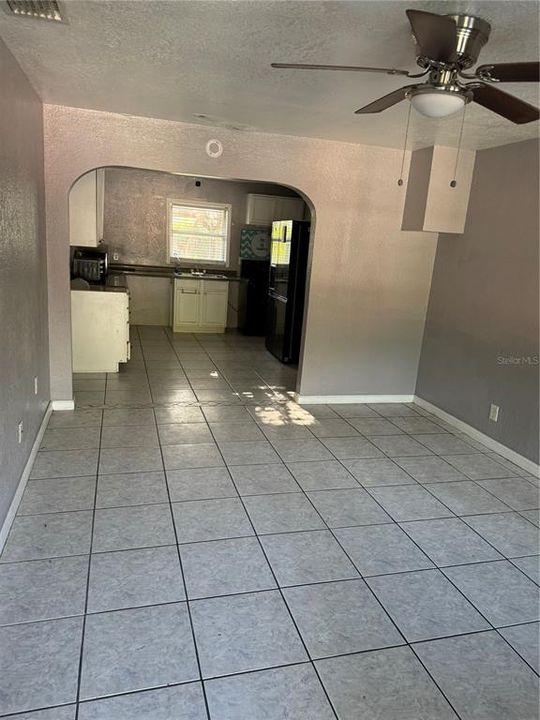 For Rent: $1,900 (3 beds, 2 baths, 1198 Square Feet)