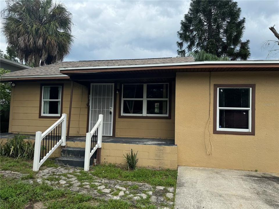 For Rent: $1,900 (3 beds, 2 baths, 1198 Square Feet)