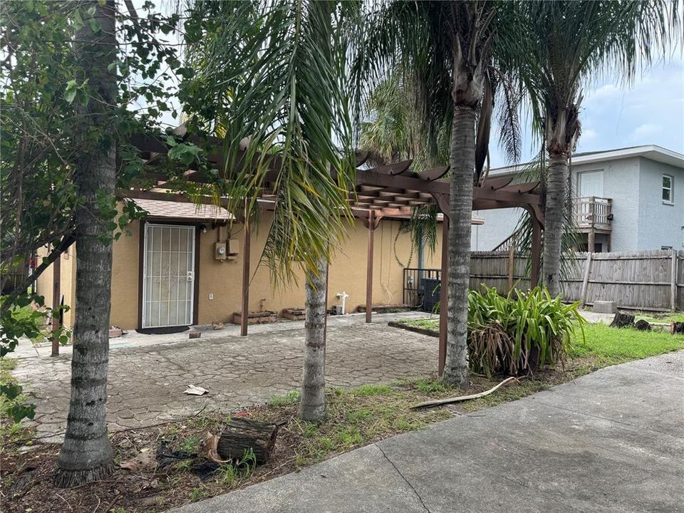 For Rent: $1,900 (3 beds, 2 baths, 1198 Square Feet)