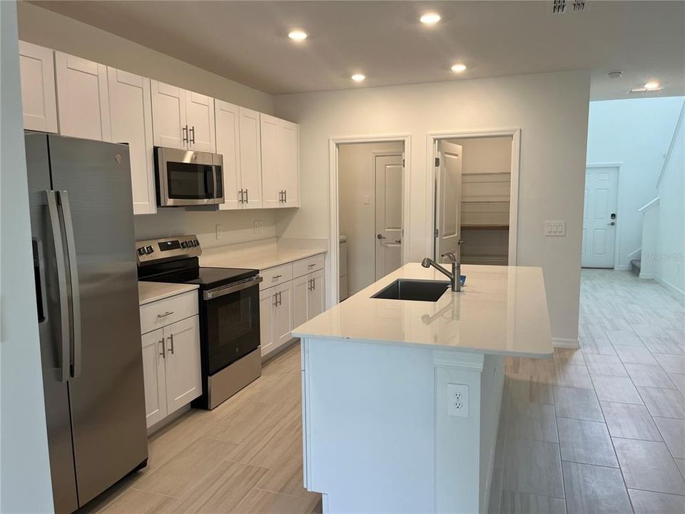 For Rent: $2,699 (5 beds, 2 baths, 2389 Square Feet)