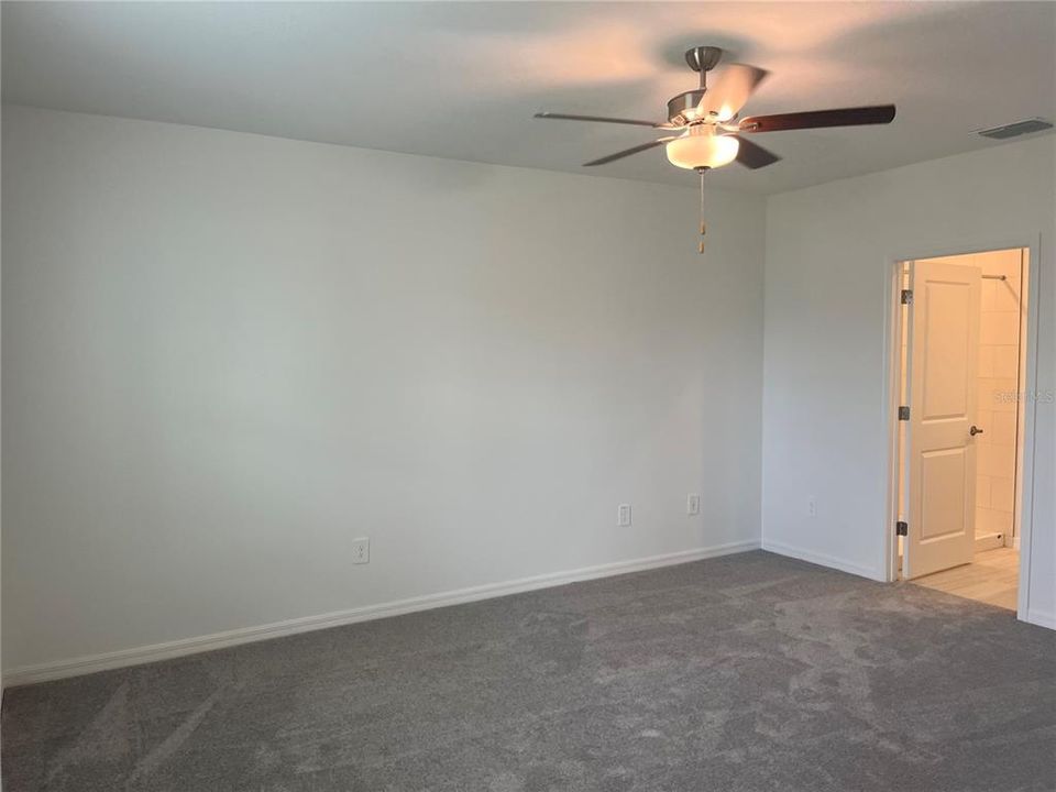 For Rent: $2,699 (5 beds, 2 baths, 2389 Square Feet)