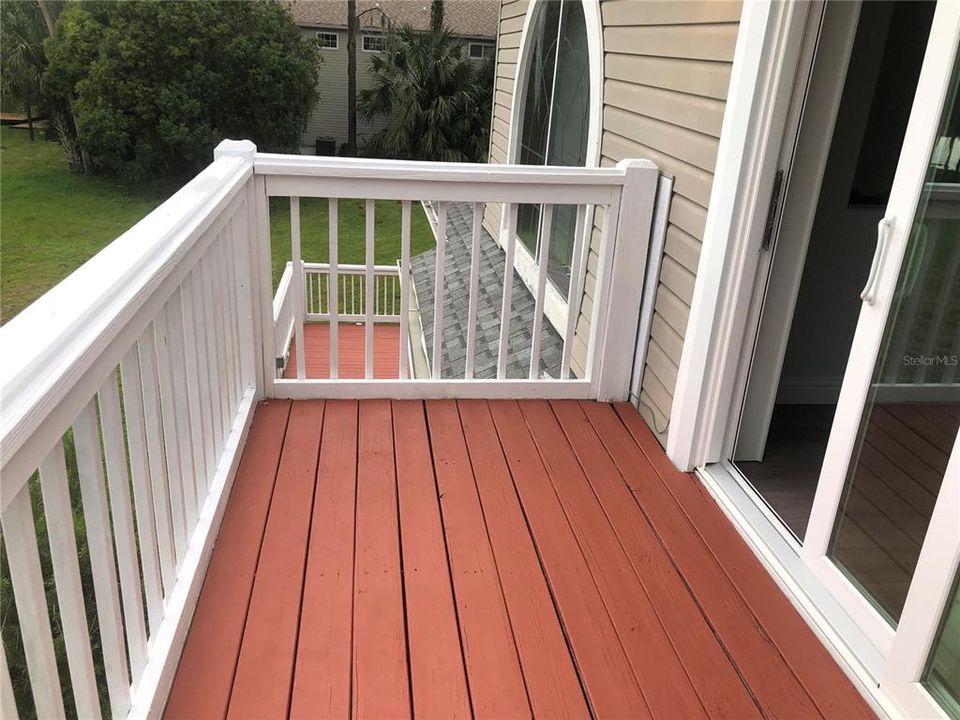 UPSTAIRS DECK