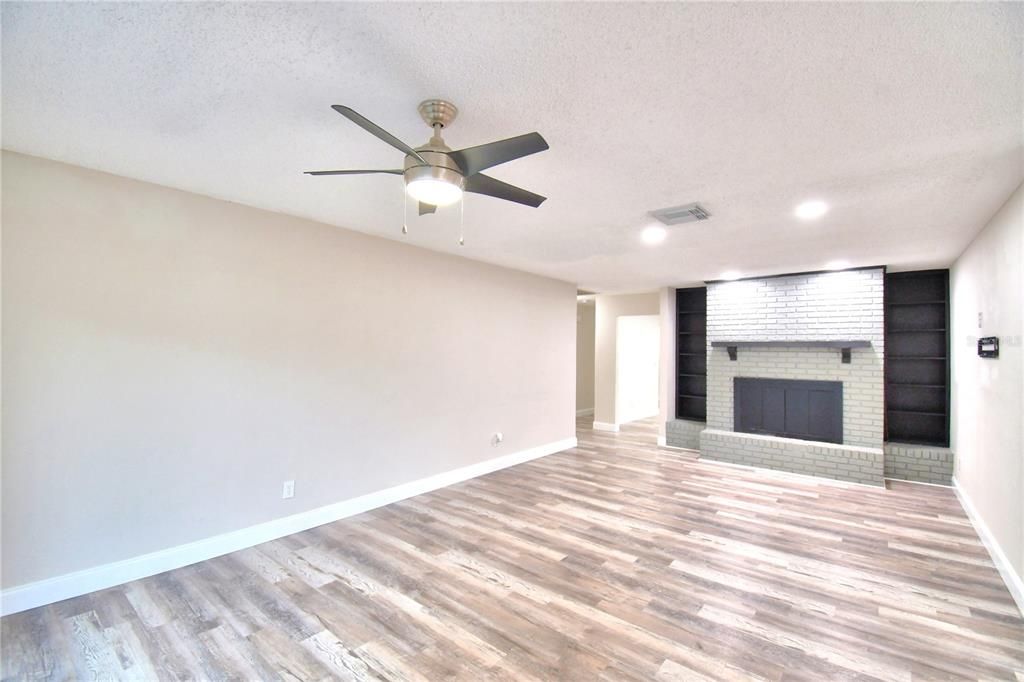 For Sale: $384,900 (3 beds, 2 baths, 1953 Square Feet)