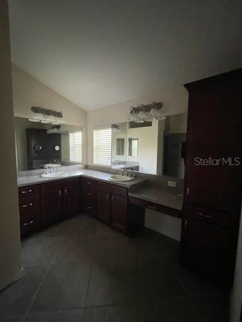 For Rent: $2,500 (3 beds, 2 baths, 1978 Square Feet)