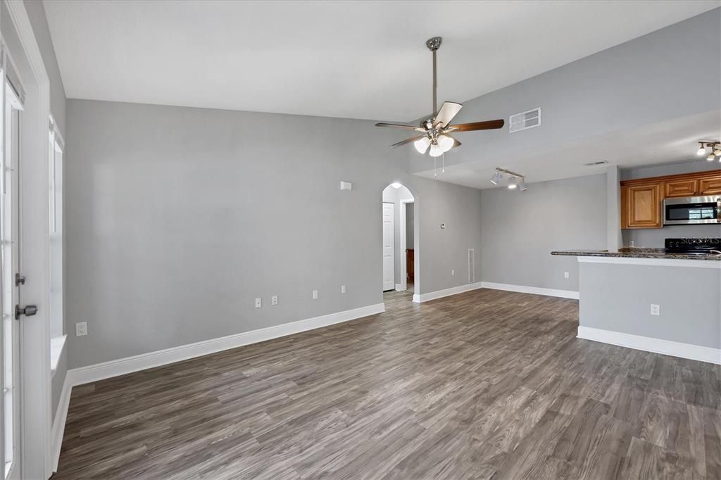 For Sale: $289,900 (2 beds, 2 baths, 1080 Square Feet)