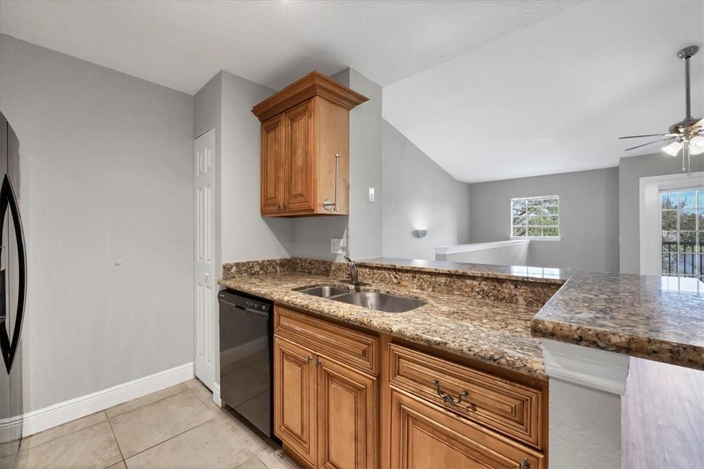 For Sale: $289,900 (2 beds, 2 baths, 1080 Square Feet)