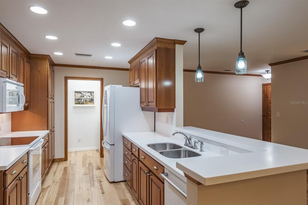 For Sale: $424,900 (2 beds, 2 baths, 1260 Square Feet)