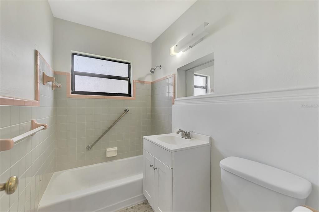 For Sale: $198,800 (2 beds, 1 baths, 781 Square Feet)