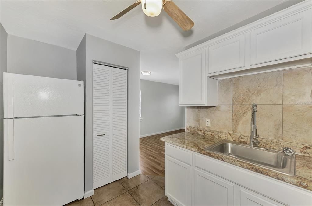 For Sale: $198,800 (2 beds, 1 baths, 781 Square Feet)