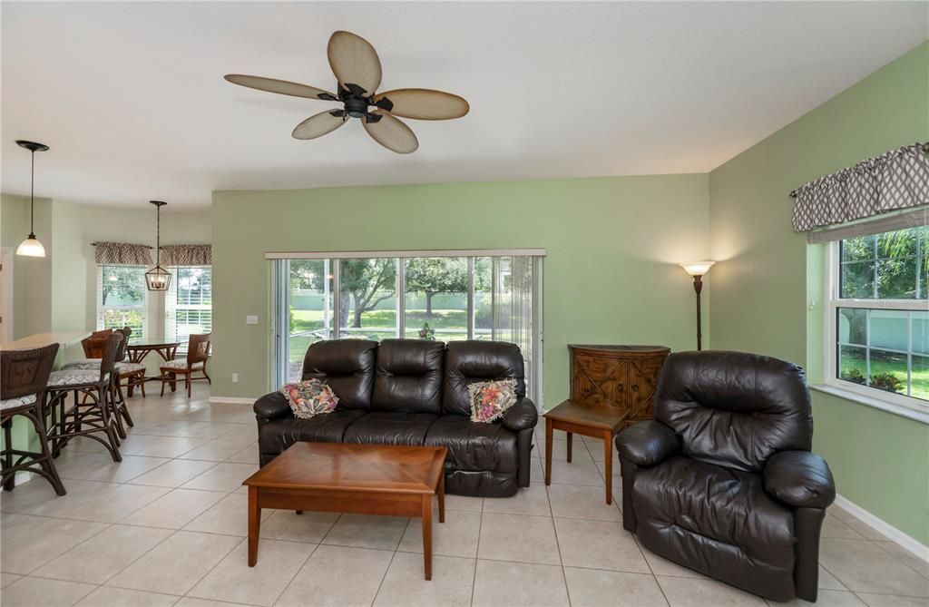 Active With Contract: $279,900 (2 beds, 2 baths, 1368 Square Feet)