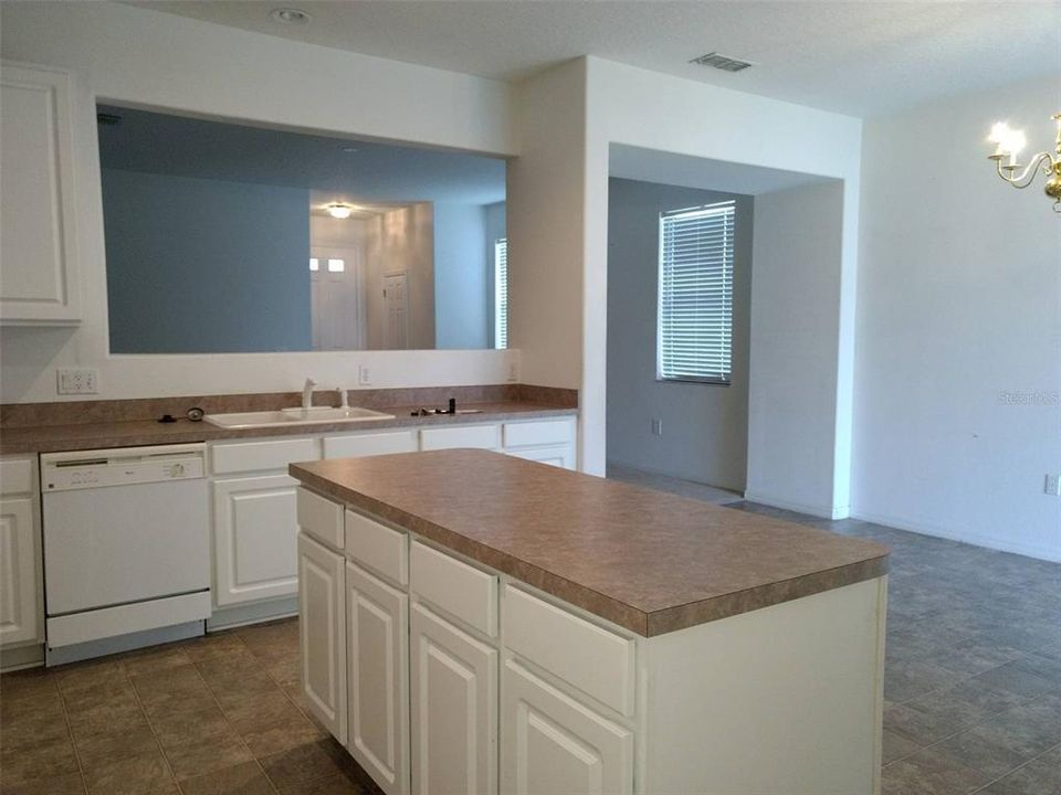 For Rent: $2,500 (3 beds, 2 baths, 1654 Square Feet)