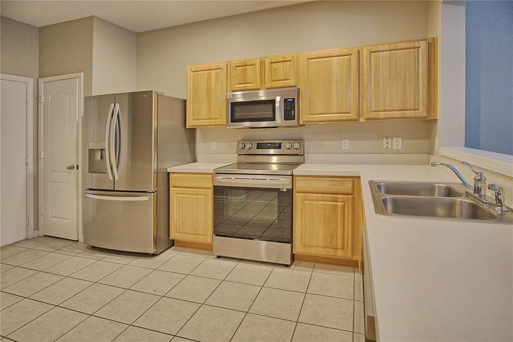 For Rent: $2,050 (3 beds, 2 baths, 1644 Square Feet)