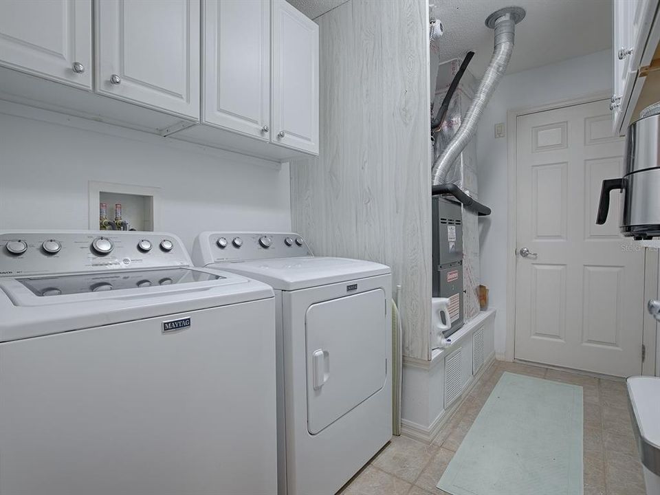 Active With Contract: $409,000 (3 beds, 2 baths, 1404 Square Feet)