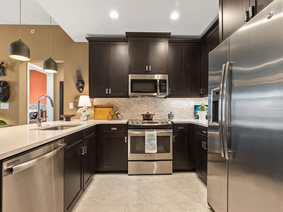 For Sale: $689,000 (1 beds, 1 baths, 736 Square Feet)