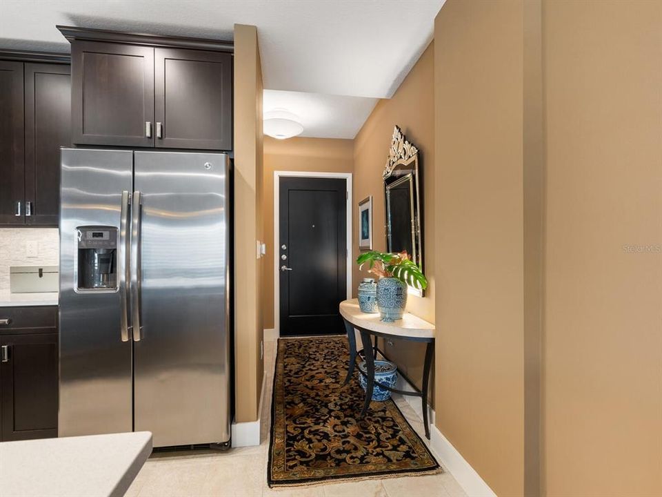 For Sale: $689,000 (1 beds, 1 baths, 736 Square Feet)