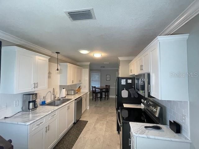 For Rent: $2,350 (2 beds, 2 baths, 1204 Square Feet)