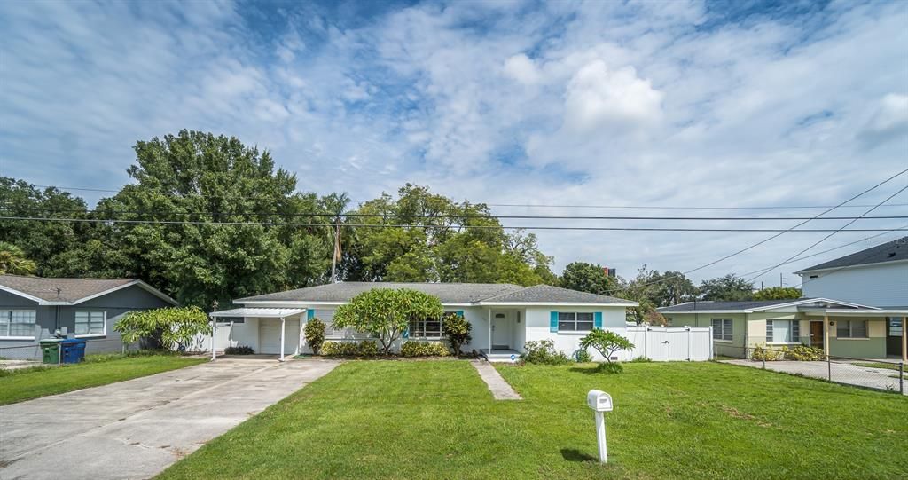 Active With Contract: $575,000 (4 beds, 3 baths, 2091 Square Feet)