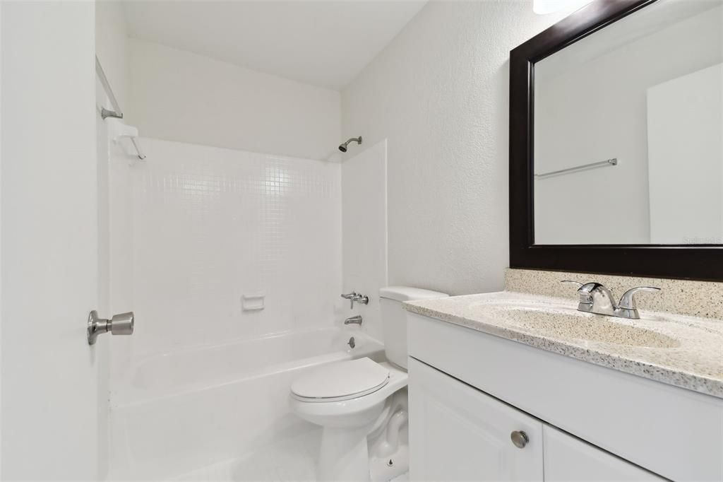 For Sale: $189,000 (2 beds, 1 baths, 915 Square Feet)