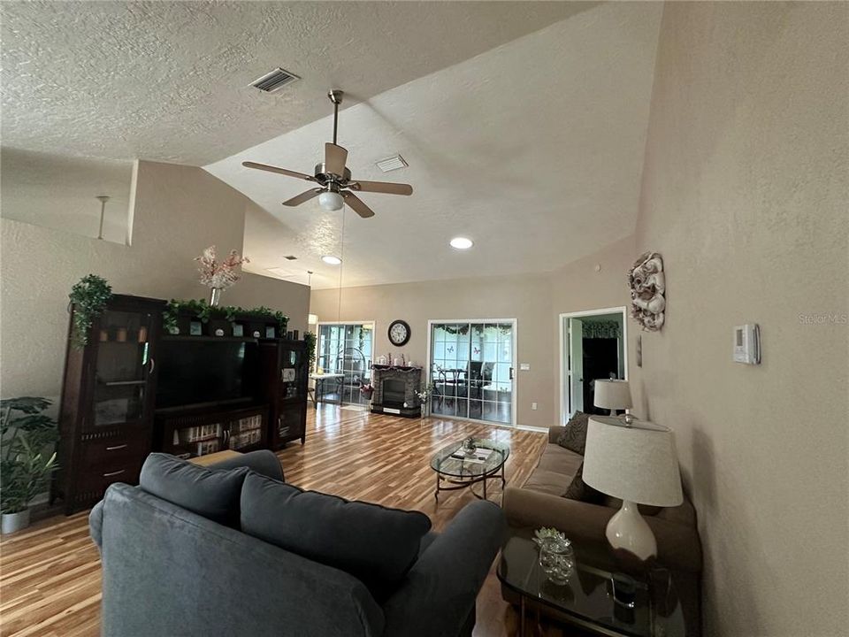 For Sale: $269,888 (3 beds, 2 baths, 1919 Square Feet)