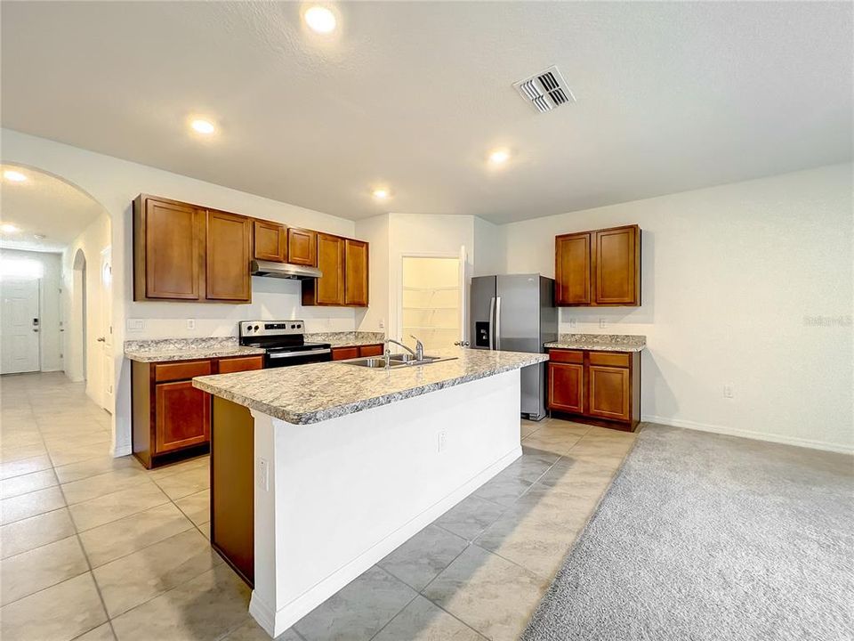 For Rent: $2,100 (4 beds, 2 baths, 1851 Square Feet)