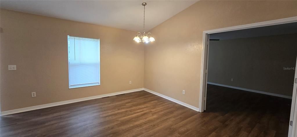 For Rent: $1,695 (4 beds, 2 baths, 1663 Square Feet)