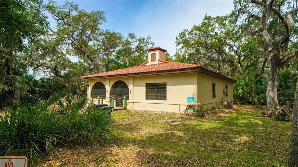 For Sale: $574,900 (4 beds, 2 baths, 1999 Square Feet)