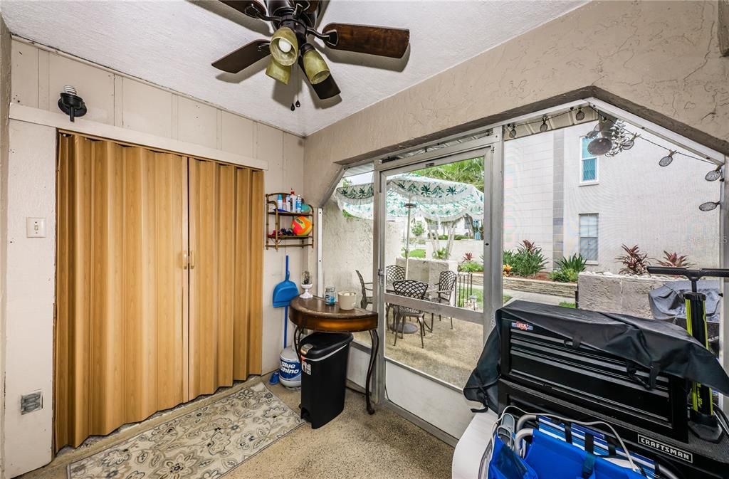 enlosed screened patio