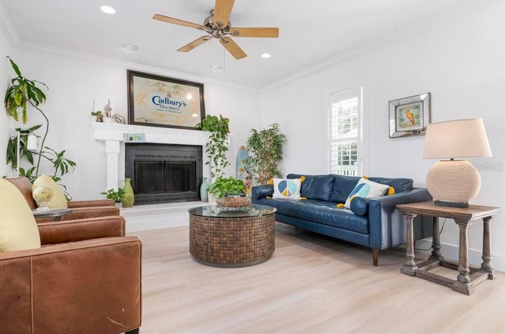 Active With Contract: $495,000 (3 beds, 2 baths, 1676 Square Feet)