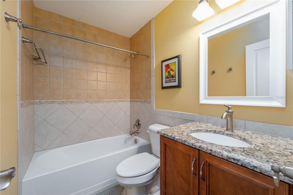 Active With Contract: $269,900 (3 beds, 2 baths, 923 Square Feet)