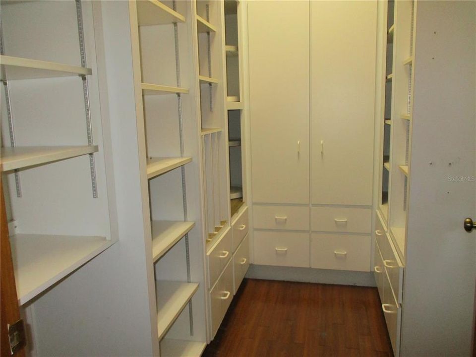 Kitchen Walk-in Pantry